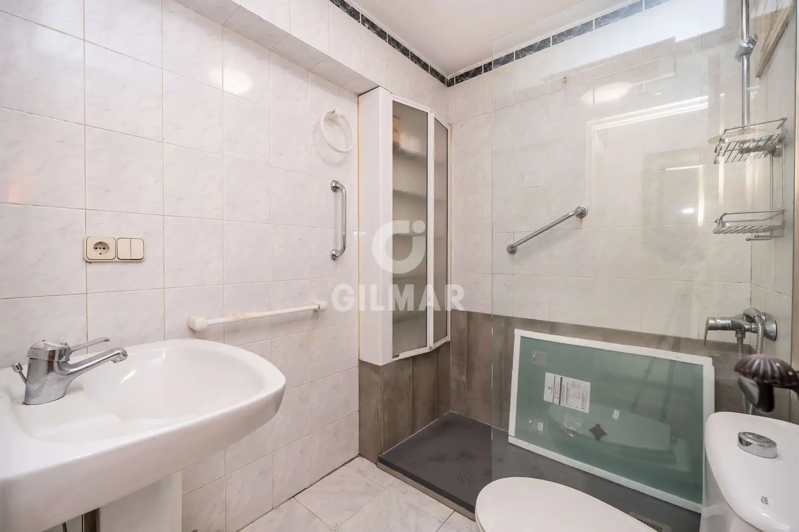 Badezimmer von Wohnung zum Verkauf in Madrid mit Heizung und Balkon