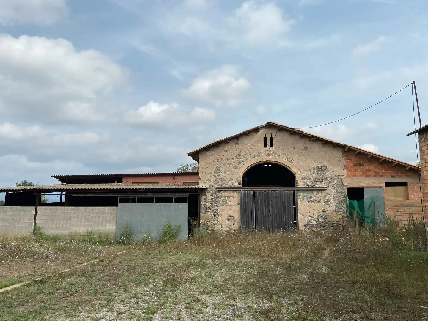Vista exterior de Finca rústica en venda en Tavèrnoles amb Calefacció, Parquet i Terrassa
