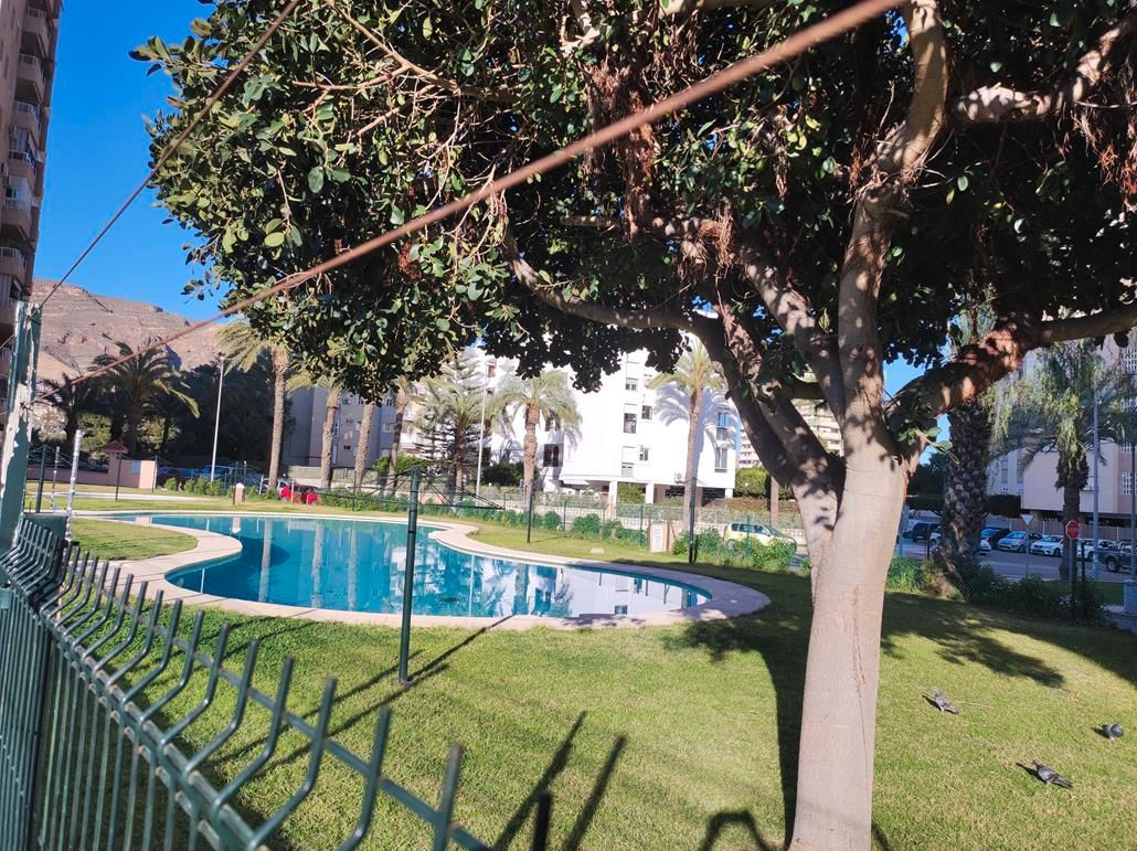 Piscina de Pis en venda en Roquetas de Mar amb Piscina