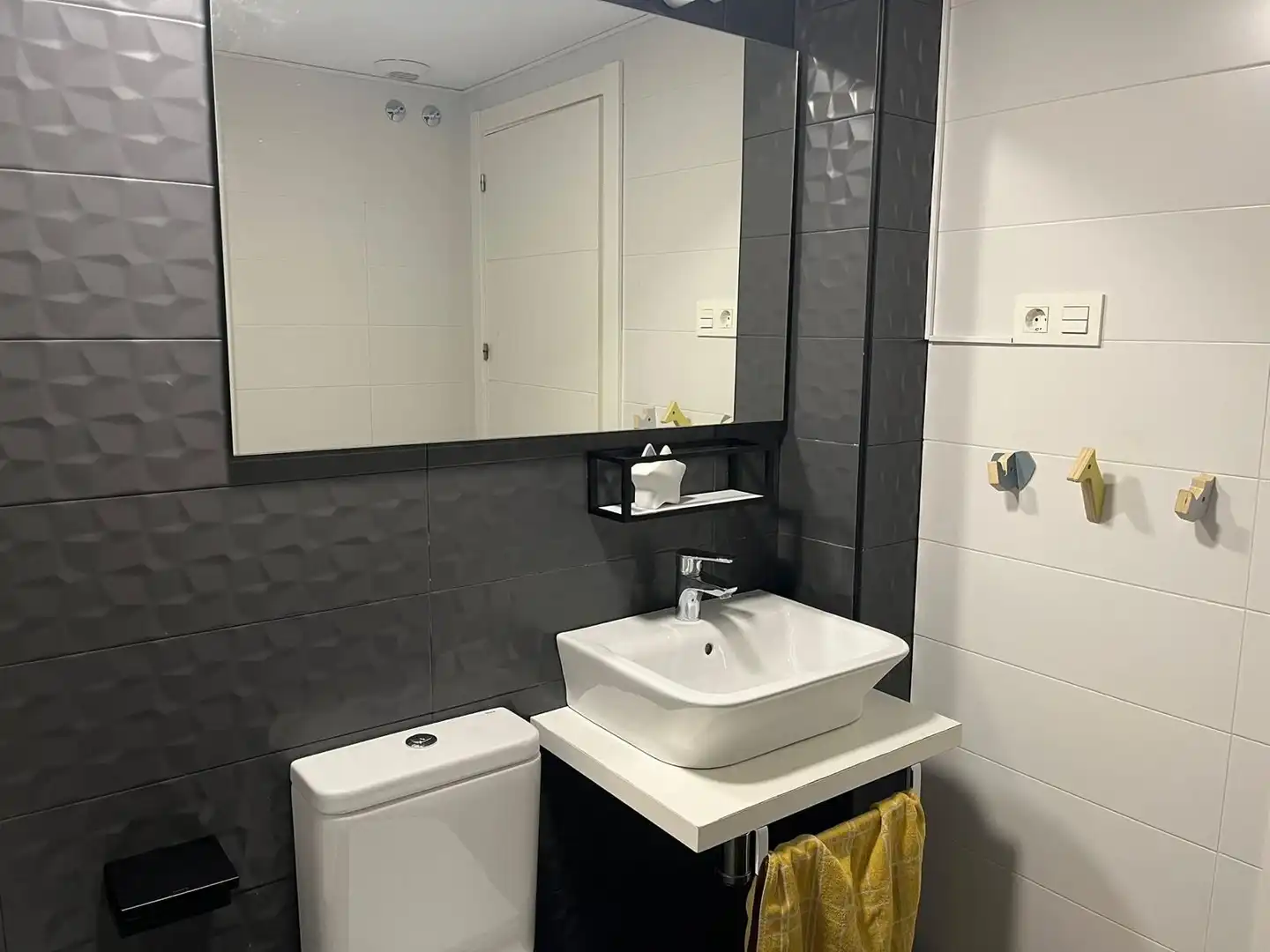 Badezimmer von Wohnung zum Verkauf in Torremolinos mit Klimaanlage, Terrasse und Abstellraum