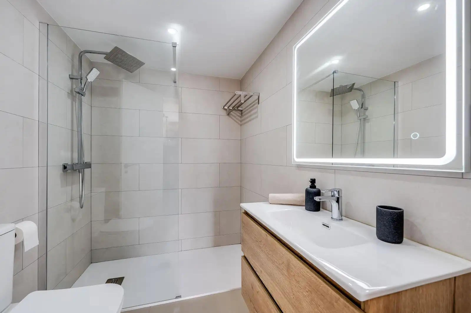 Bany de Apartament en venda en Marbella amb Terrassa, Traster i Moblat
