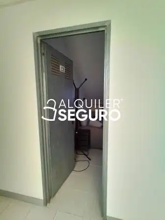 Piso de alquiler en Oleiros con Calefacción, Trastero y Amueblado