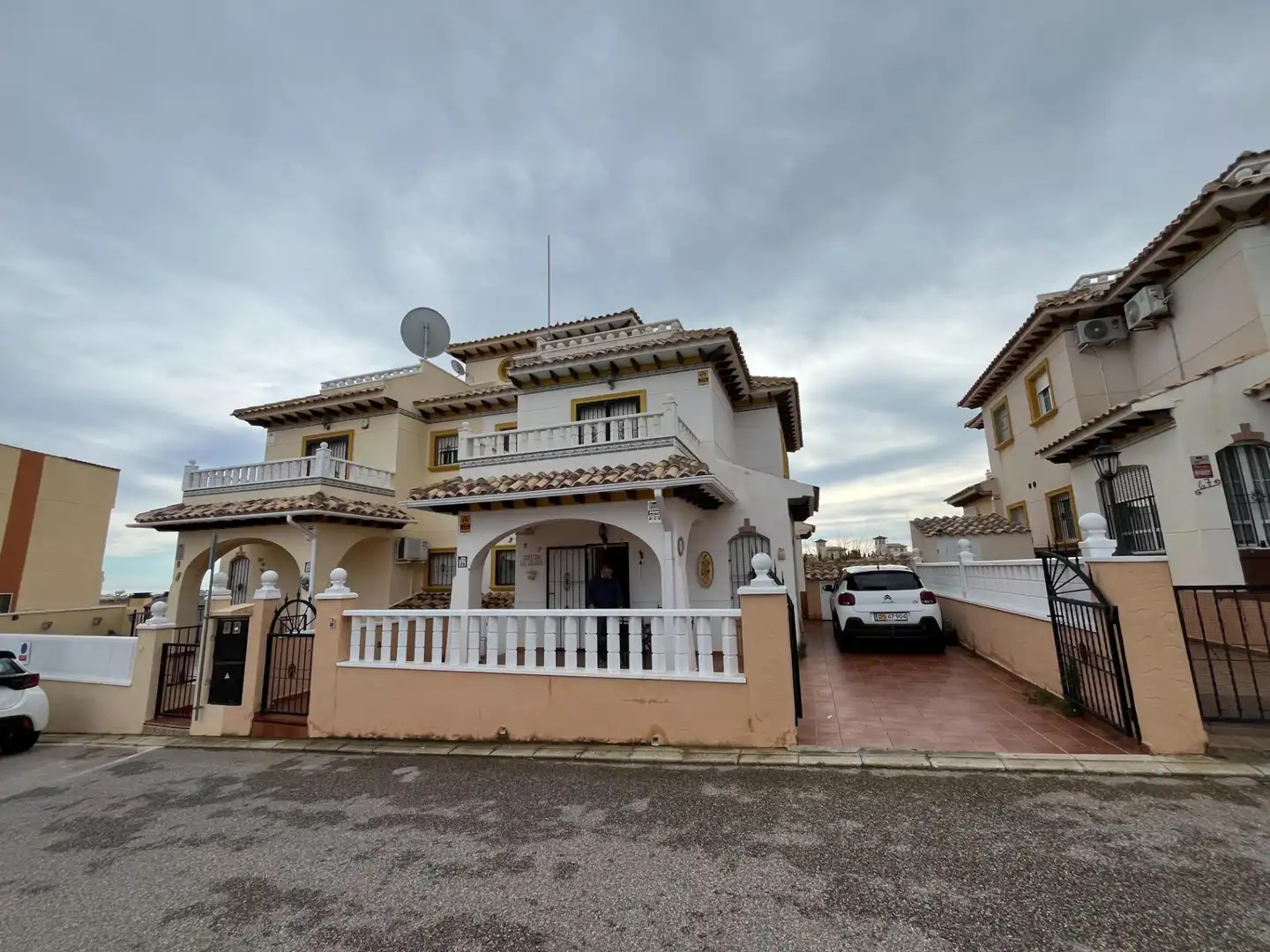 Vista exterior de Casa o xalet de lloguer en Orihuela amb Aire condicionat, Moblat i Jacuzzi