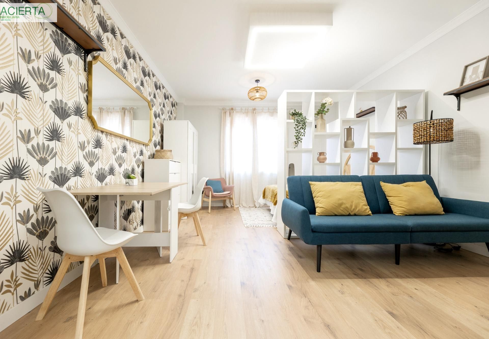 Sala d'estar de Estudi en venda en  Granada Capital amb Aire condicionat, Calefacció i Piscina comunitària