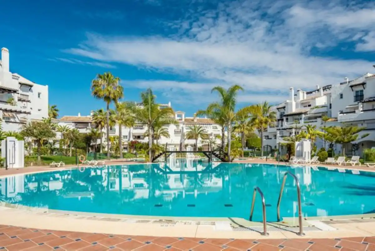 Vista exterior de Apartamento de alquiler en Marbella con Aire acondicionado, Terraza y Amueblado