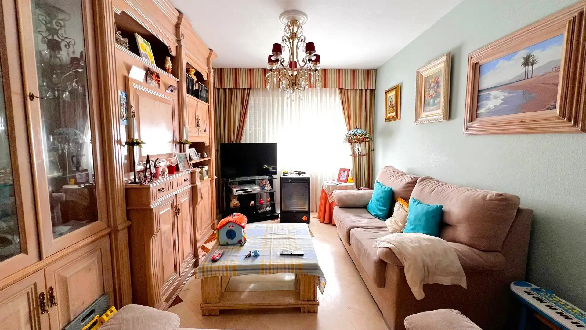 Wohnzimmer von Einfamilien-Reihenhaus zum Verkauf in Rivas-Vaciamadrid mit Klimaanlage, Heizung und Privatgarten