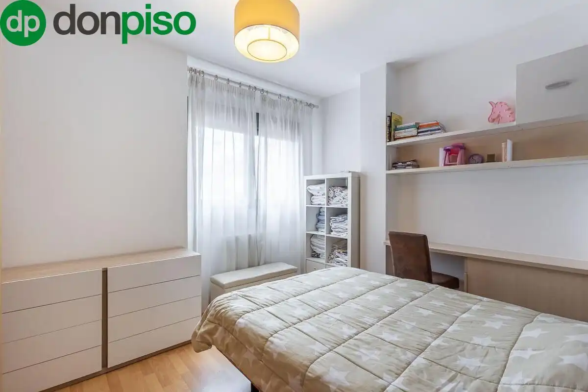 Habitación de Casa adosada en venta en Armilla con Calefacción, Terraza y Amueblado
