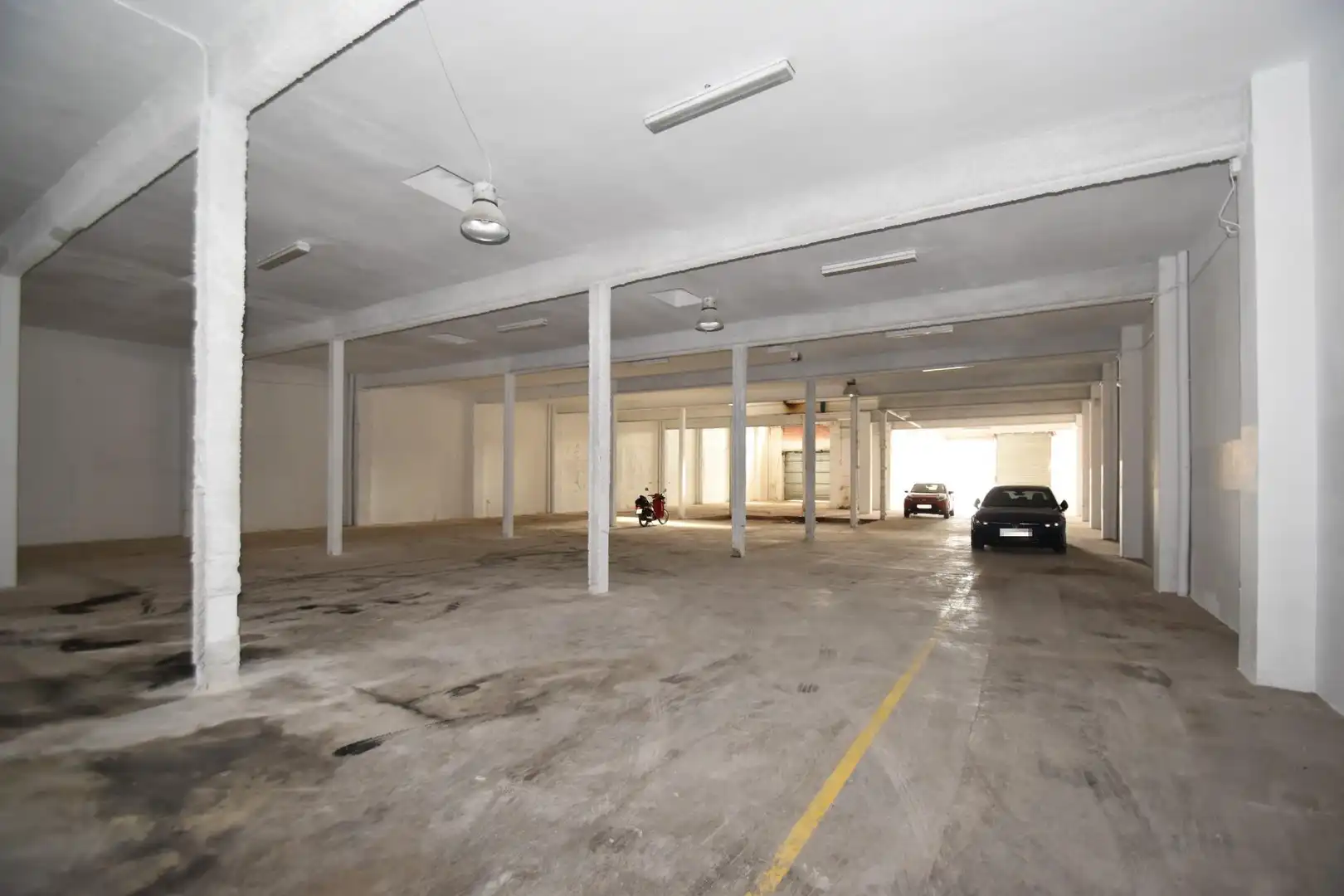 Parkplatz von Fabrikhallen zur Miete in Vilanova i la Geltrú