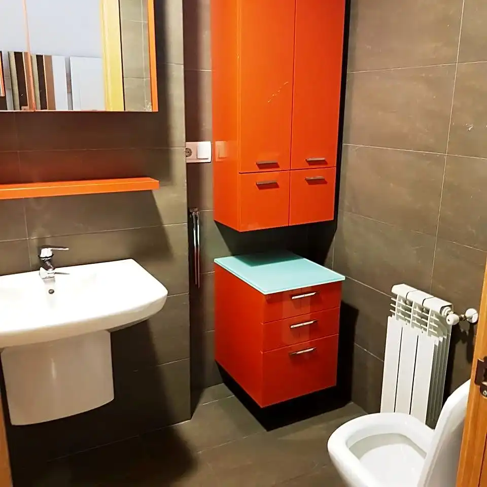 Bathroom of Flat for rent in Ourense Capital   with Heating, Parquet flooring and Terrace