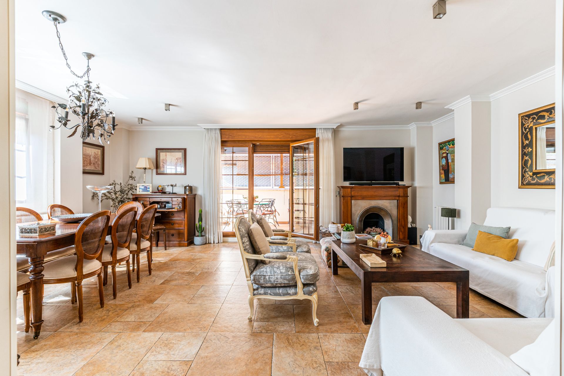 Living room of Single-family semi-detached for sale in  Madrid Capital  with Heating, Private garden and Swimming Pool