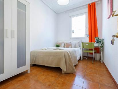 Bedroom of Flat to share in  Valencia Capital  with Furnished, Washing machine and TV