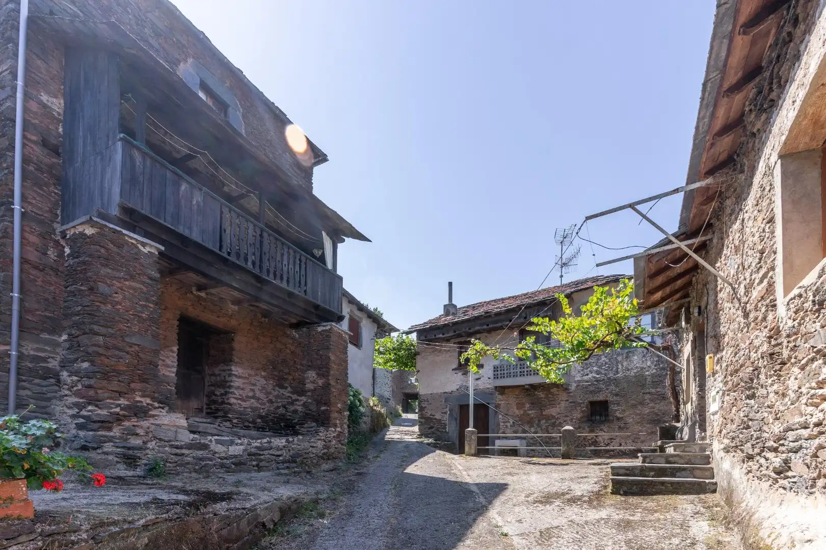 Vista exterior de Casa o xalet en venda en Allande amb Jardí privat i Balcó