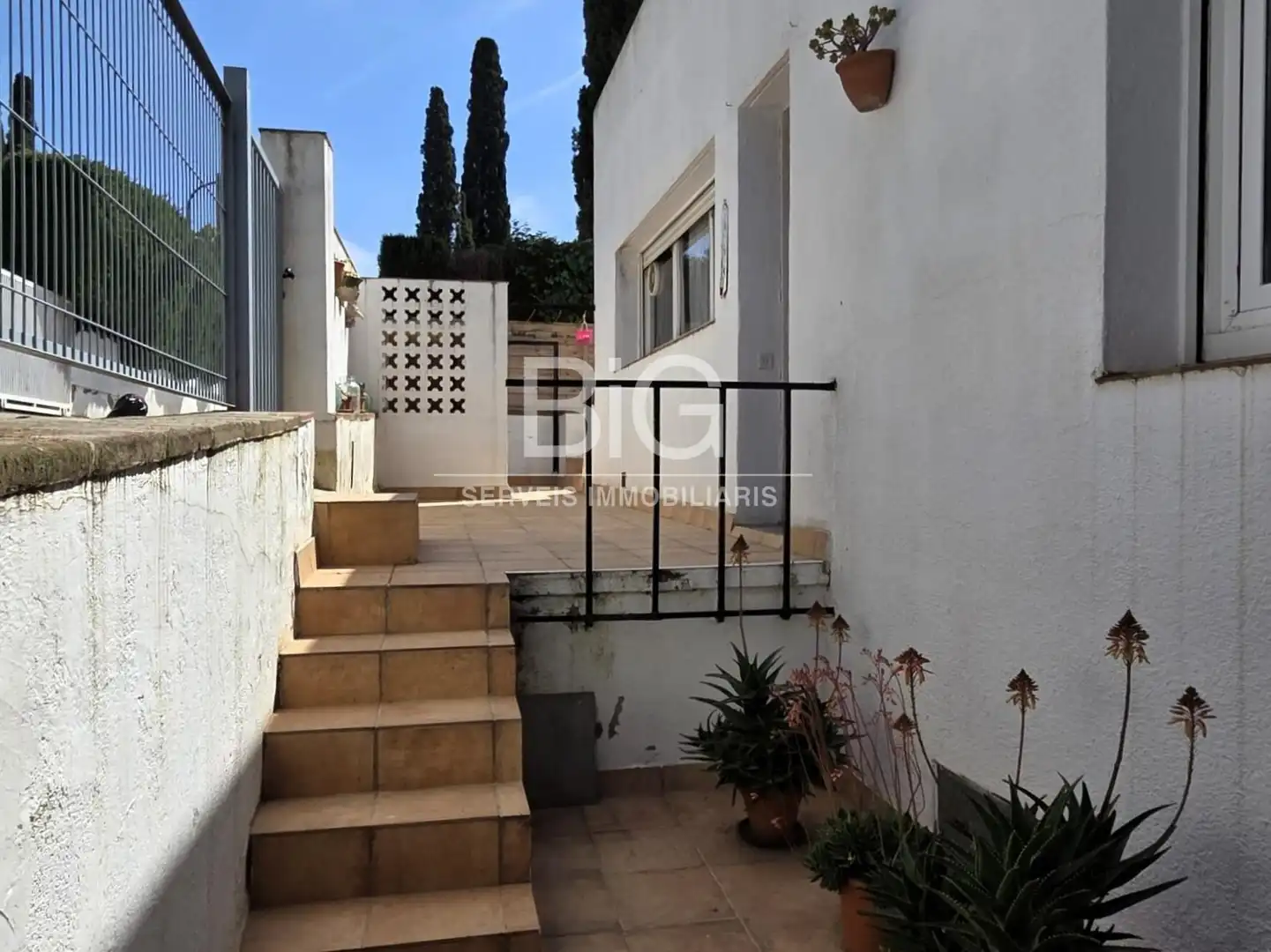 Vista exterior de Casa o xalet en venda en Mataró amb Calefacció, Jardí privat i Terrassa