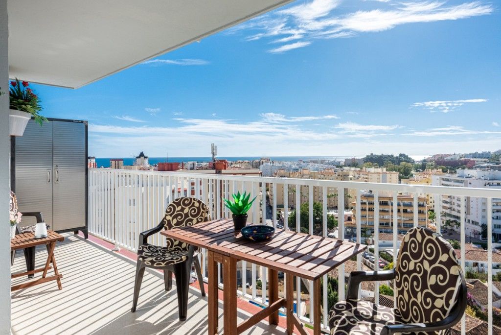 Bedroom of Apartment for sale in Fuengirola  with Air Conditioner, Terrace and Community pool