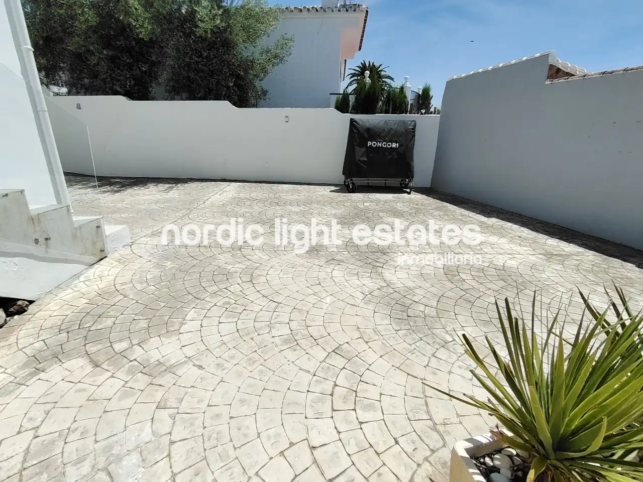 Vista exterior de Casa o chalet en venta en Nerja con Terraza y Piscina