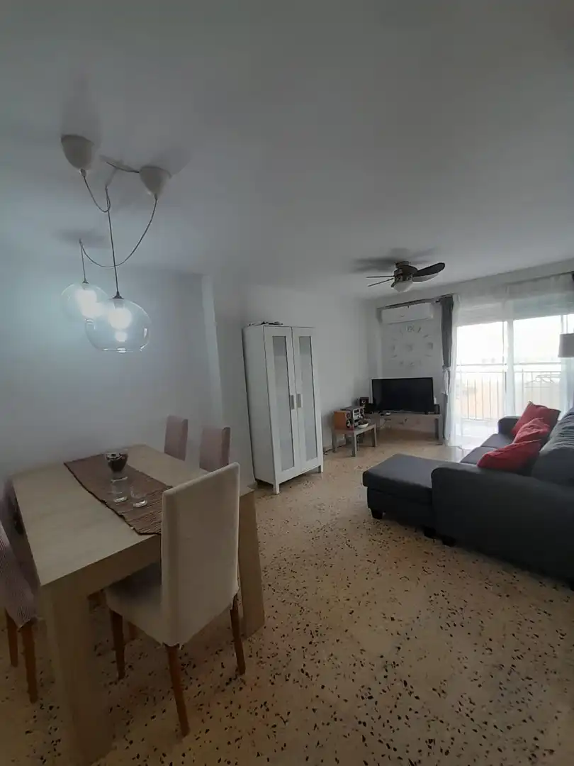 Sala d'estar de Pis de lloguer en Valencia amb Aire condicionat, Terrassa i Moblat