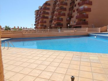 Flat with pool to rent in Entremares