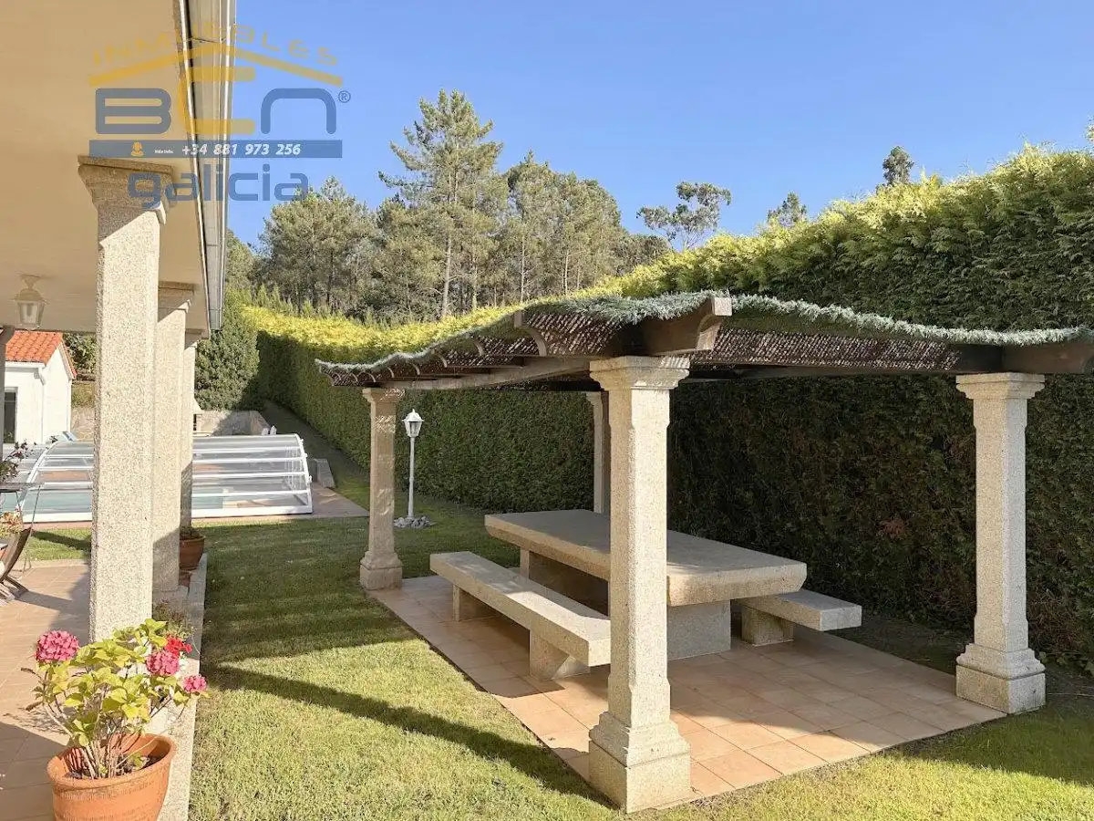 Terrassa de Casa o xalet en venda en Santiago de Compostela  amb Calefacció, Jardí privat i Piscina