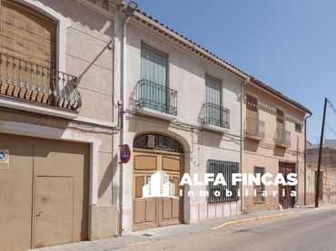 Chalet con balcón en venta en Virrey Morcillo 13