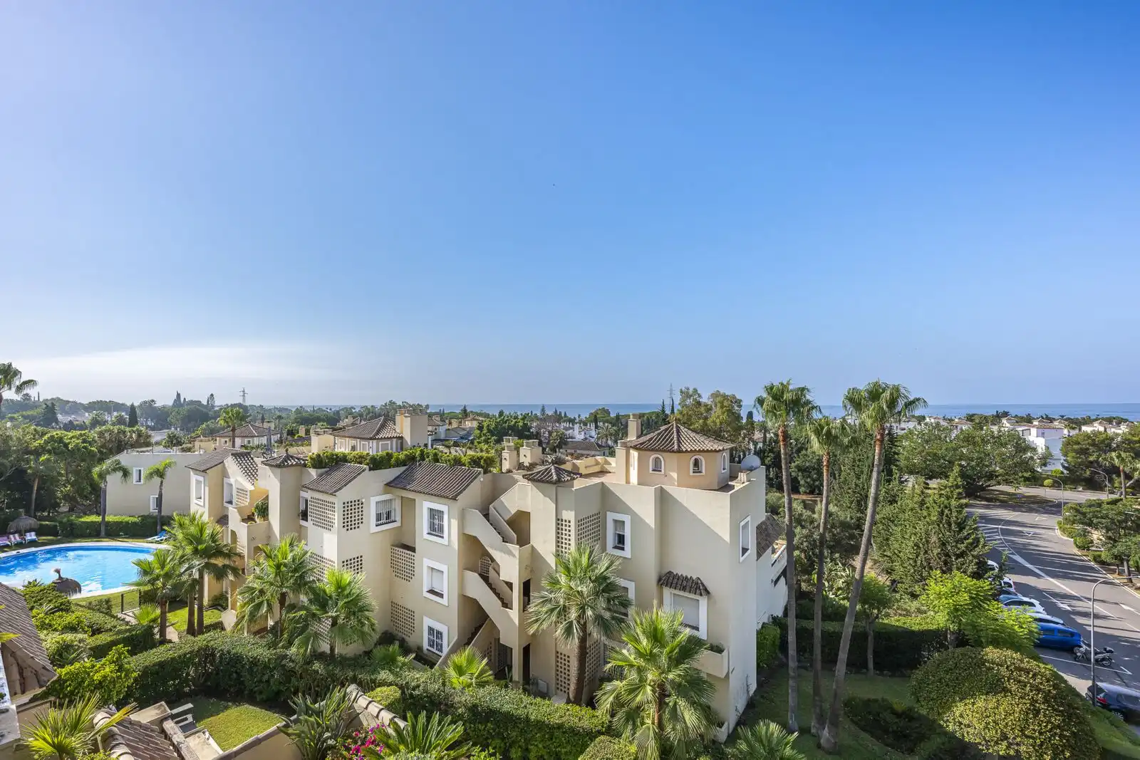Vista exterior de Àtic en venda en Marbella amb Aire condicionat, Terrassa i Traster
