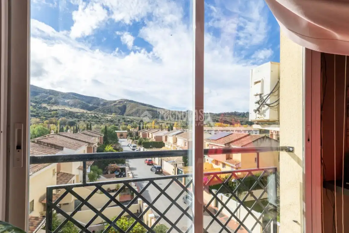 Vista exterior de Pis en venda en Cenes de la Vega amb Piscina comunitària