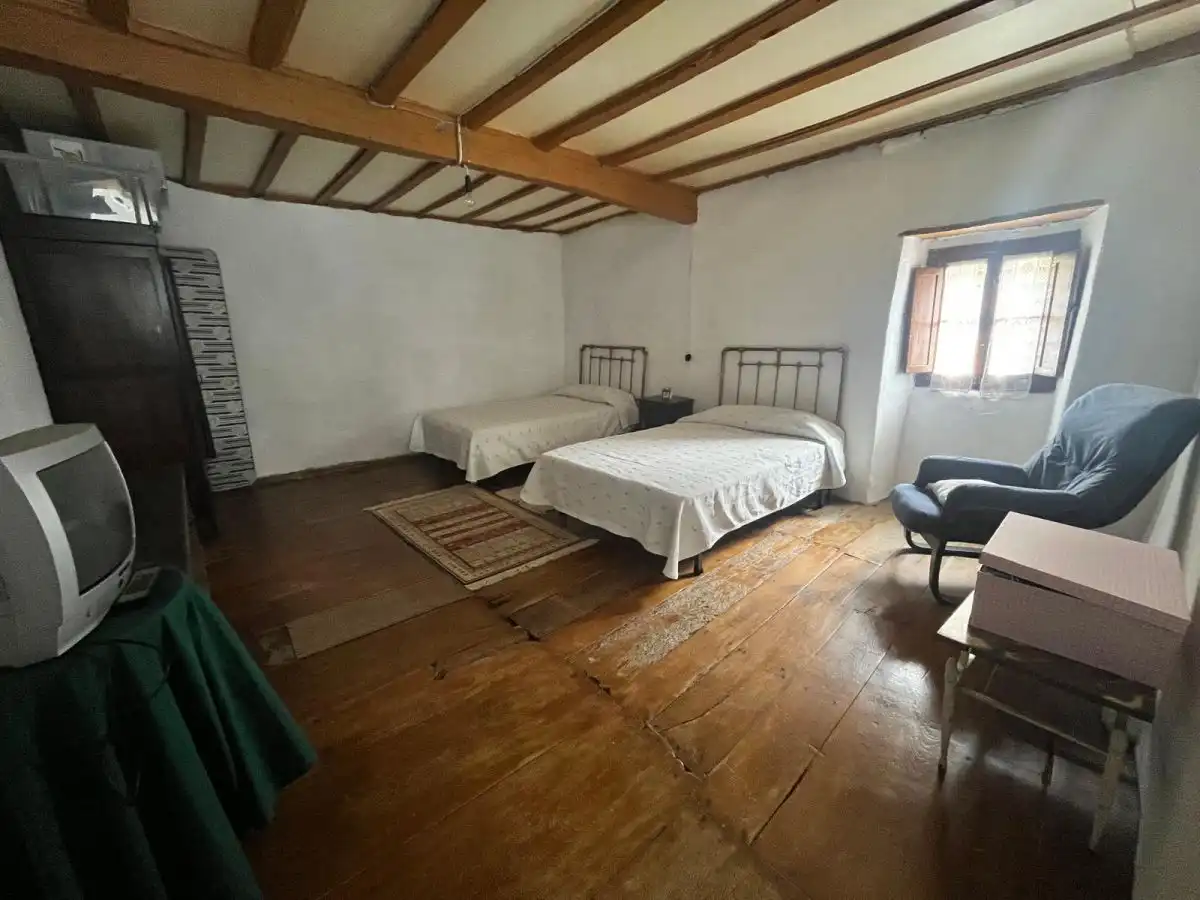 Habitación de Casa o chalet en venta en Salas con Calefacción y Trastero