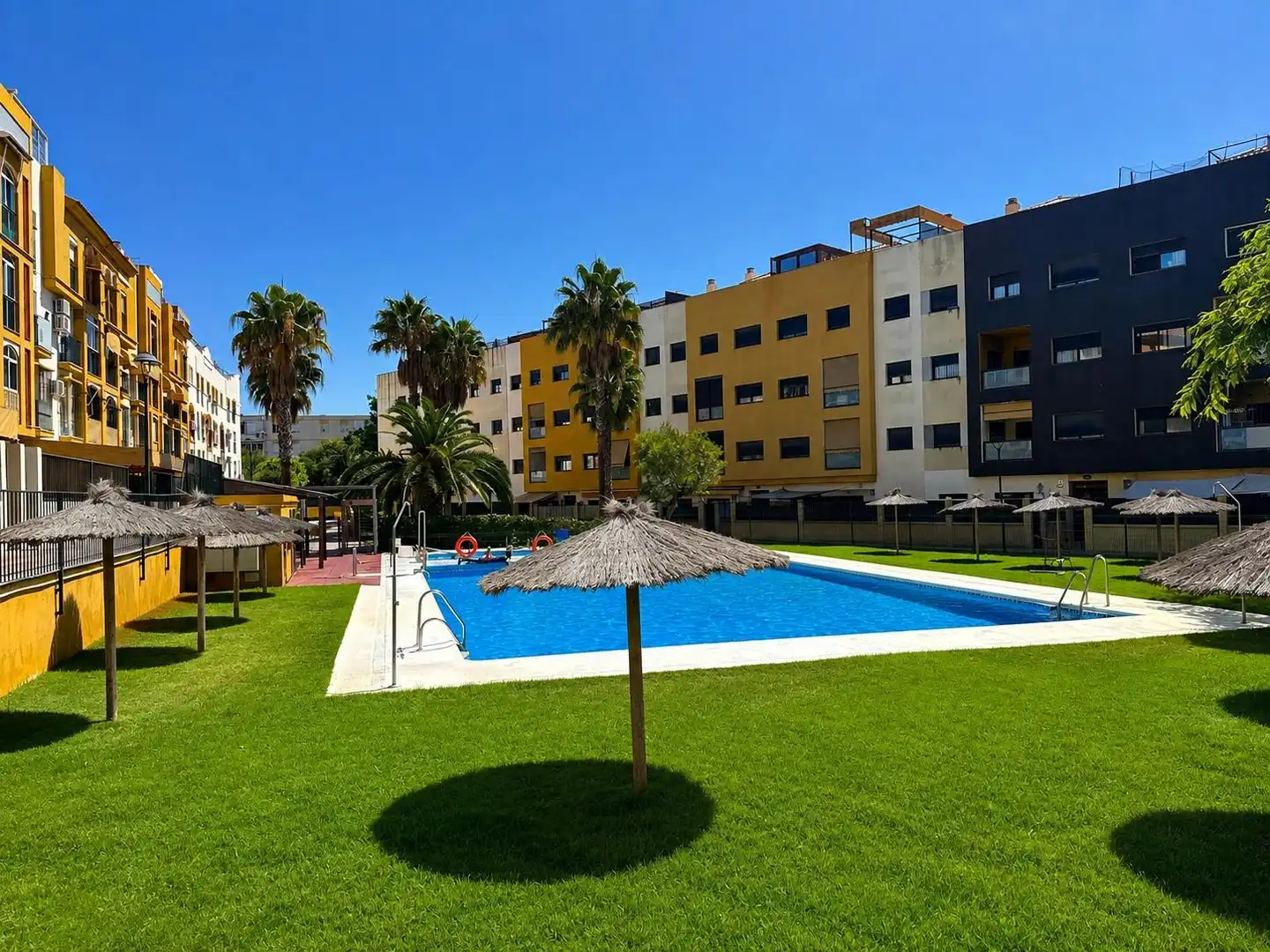 Flat with pool for sale in Chapín - Campus Universitario - Navinco