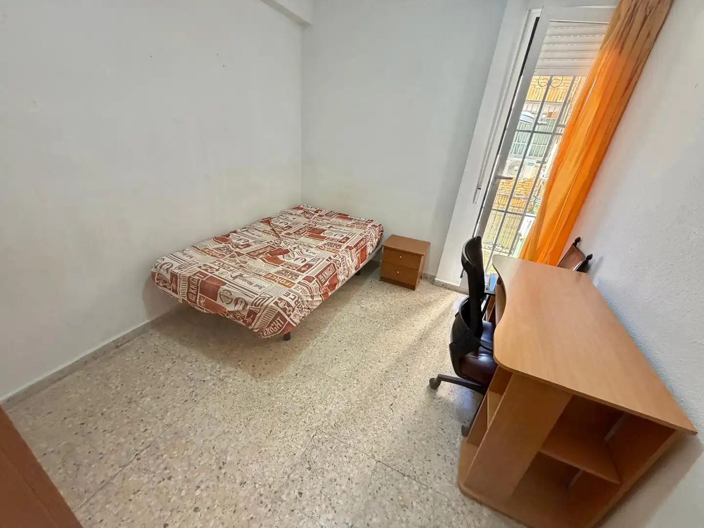 Dormitori de Pis en venda en Jaén amb Aire condicionat, Moblat i Balcó