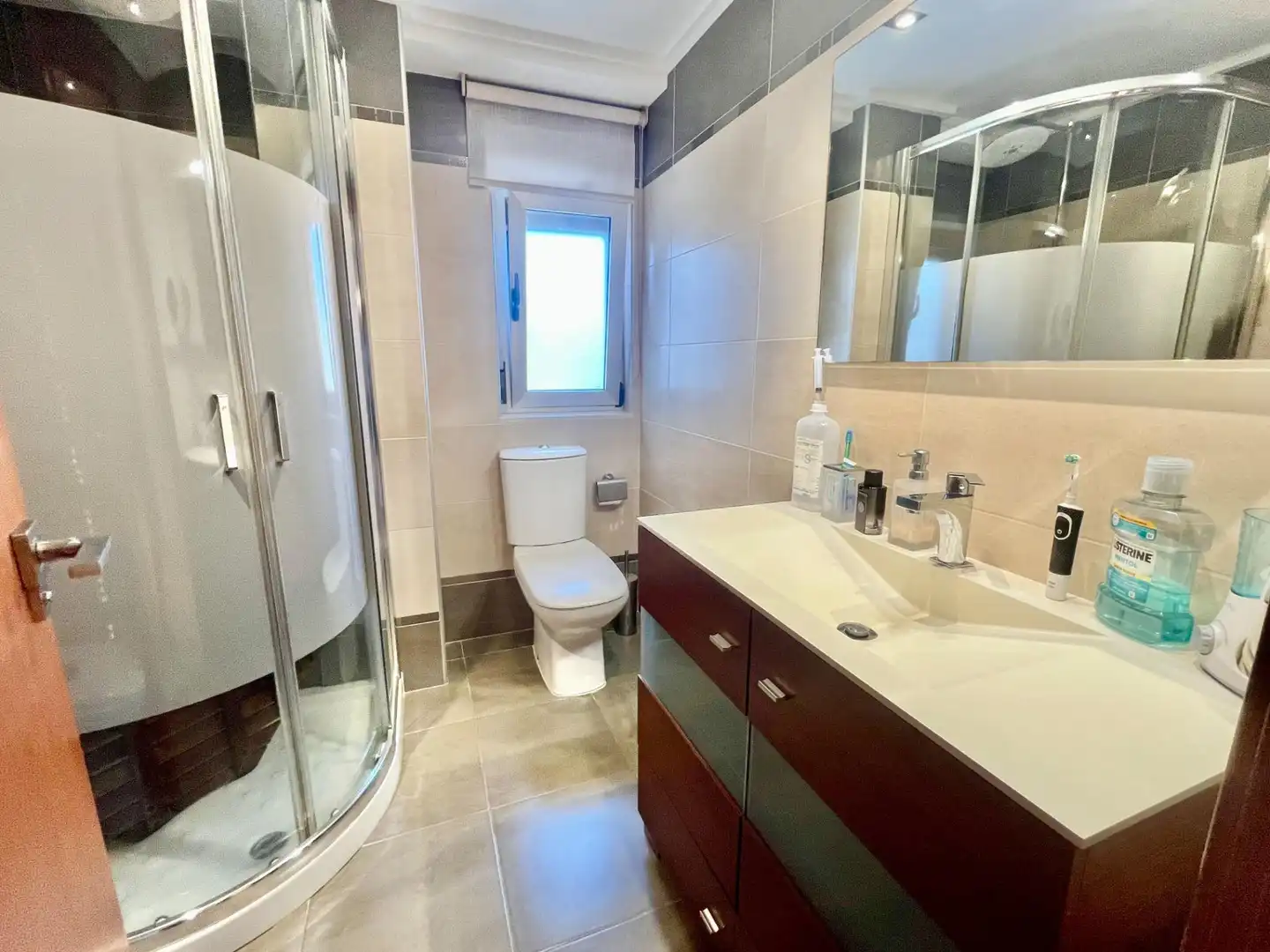 Baño de Piso en venta en Alicante / Alacant con Aire acondicionado, Calefacción y Piscina comunitaria