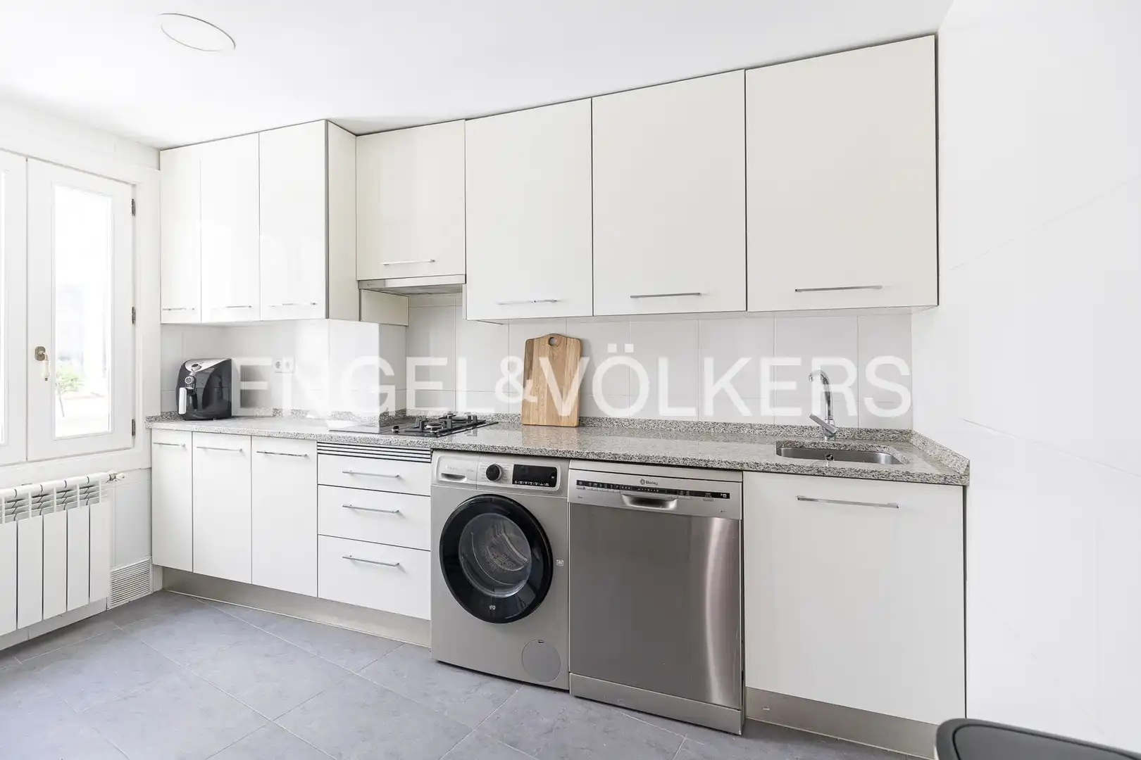 Kitchen of Flat for rent in Madrid  with Air Conditioner, Heating and Balcony