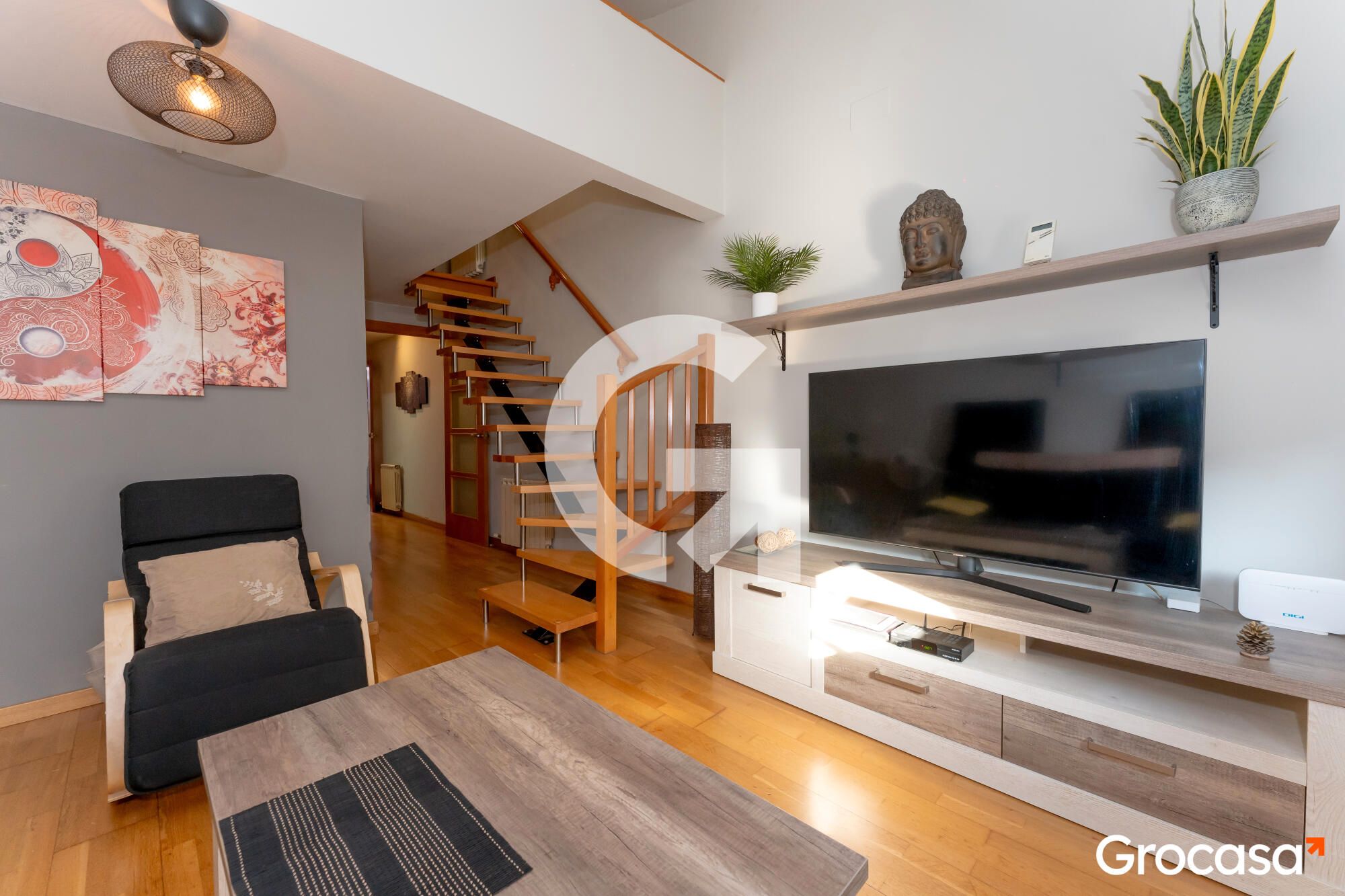 Sala d'estar de Pis en venda en Cornellà de Llobregat amb Aire condicionat, Terrassa i Forn