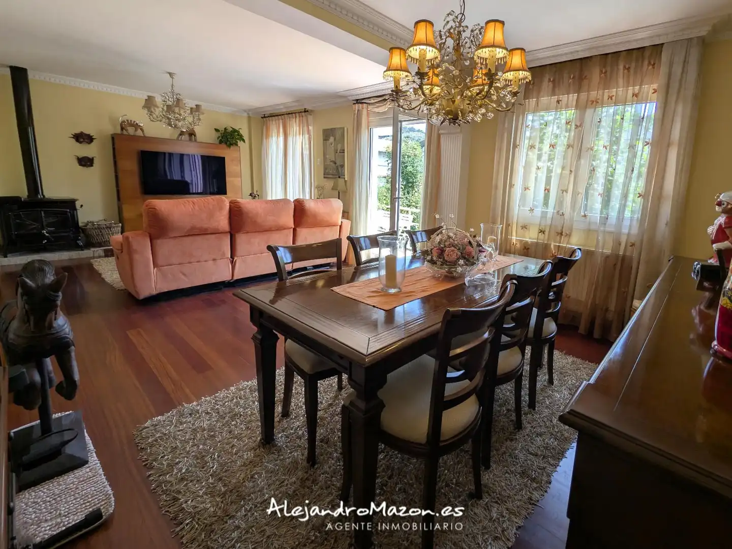 Esszimmer von Einfamilien-Reihenhaus zum Verkauf in Castro-Urdiales mit Heizung, Privatgarten und Terrasse