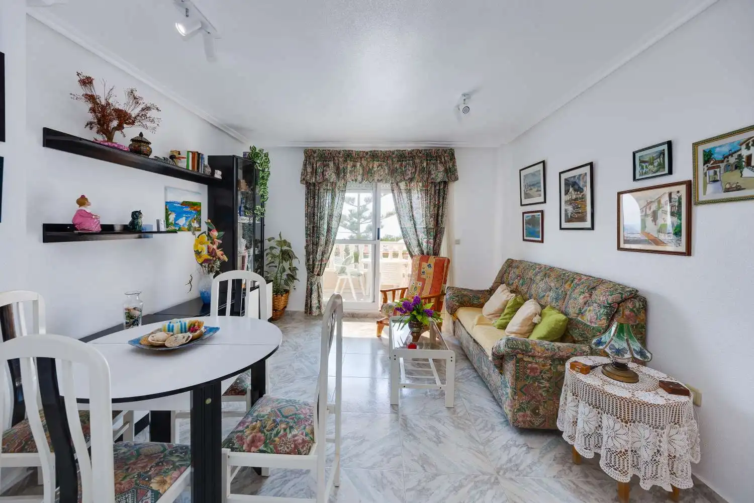 Sala d'estar de Apartament en venda en Torrevieja amb Terrassa, Piscina i Moblat