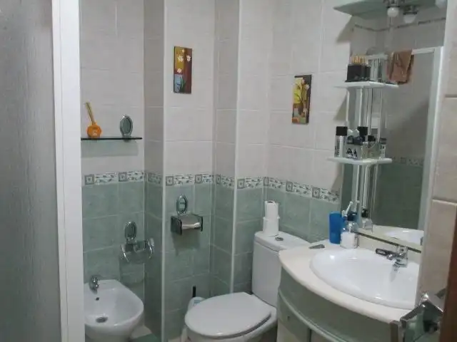 Badezimmer von Wohnung zur Miete in Granada mit Klimaanlage, Möbliert und Balkon
