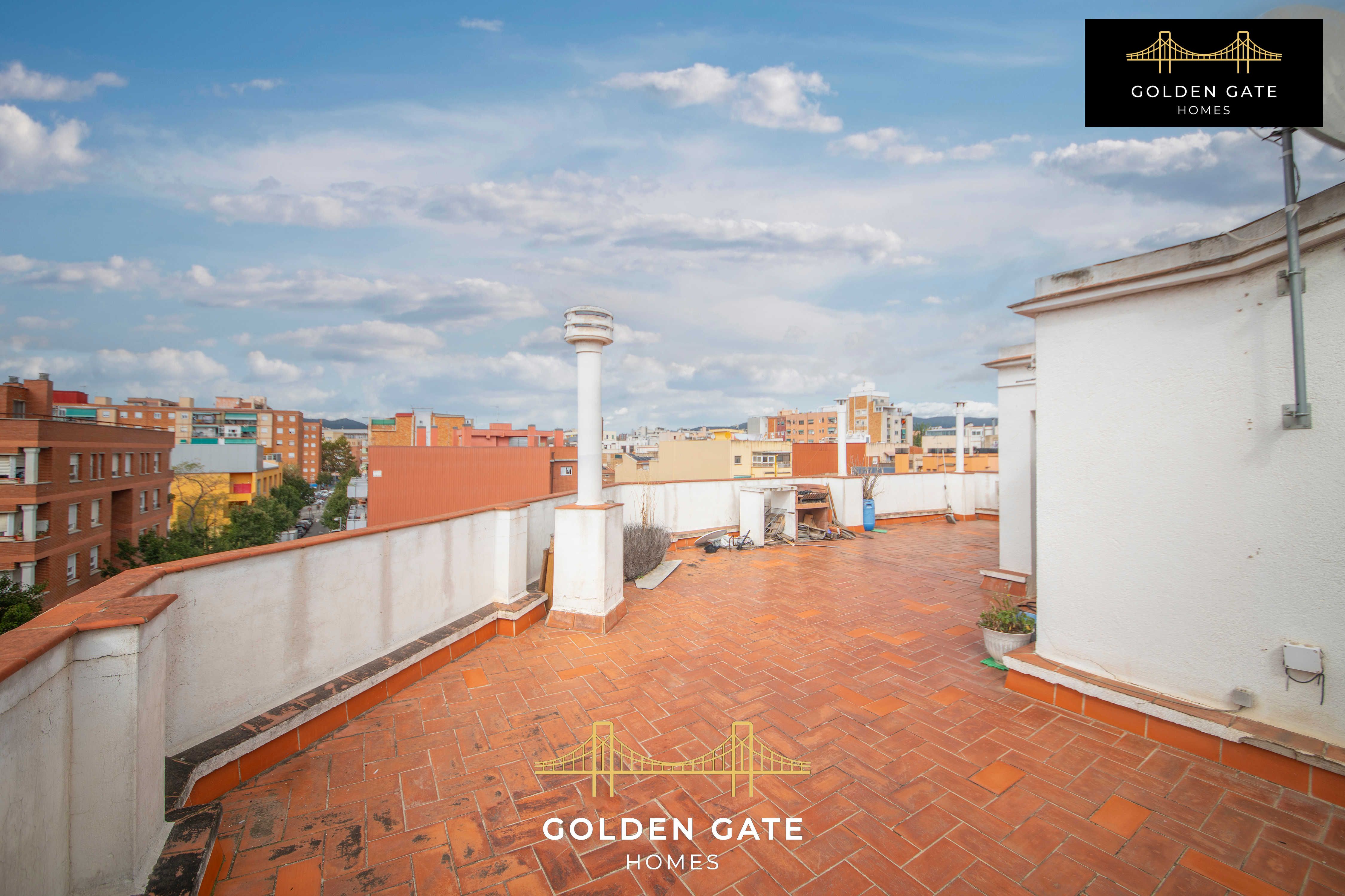 Exterior view of Duplex for sale in Sant Adrià de Besòs  with Air Conditioner, Heating and Terrace