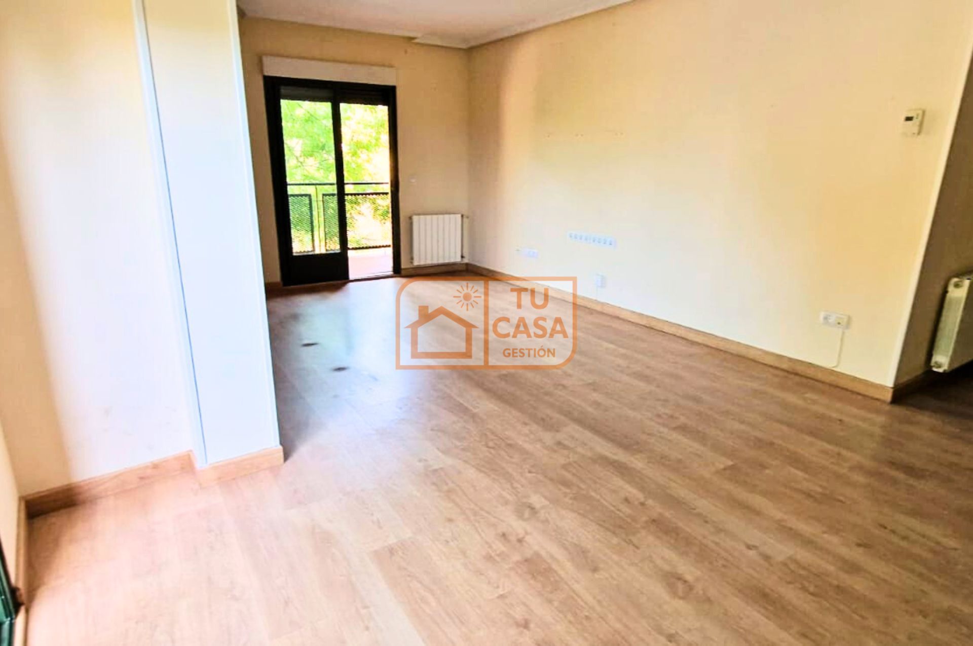 Living room of Flat for sale in Plasencia  with Air Conditioner, Heating and Parquet flooring