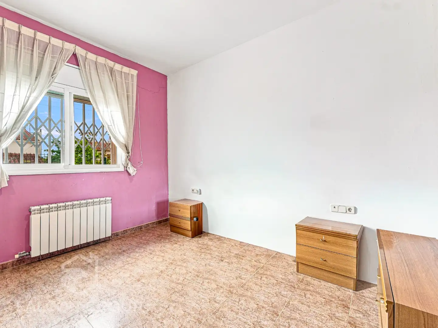 Habitación de Finca rústica en venta en Vilanova i la Geltrú con Aire acondicionado, Calefacción y Jardín privado