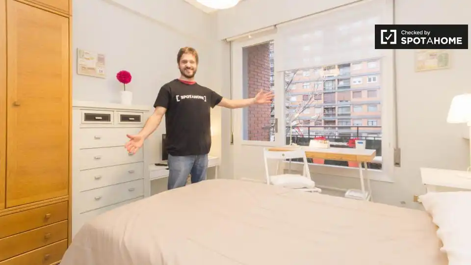 Schlafzimmer von Wohnung zur Miete in Bilbao  mit Klimaanlage, Heizung und Möbliert
