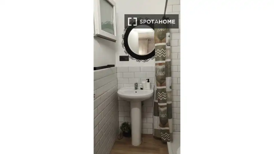 Baño de Estudio para compartir en Málaga con Aire acondicionado, Calefacción y Terraza