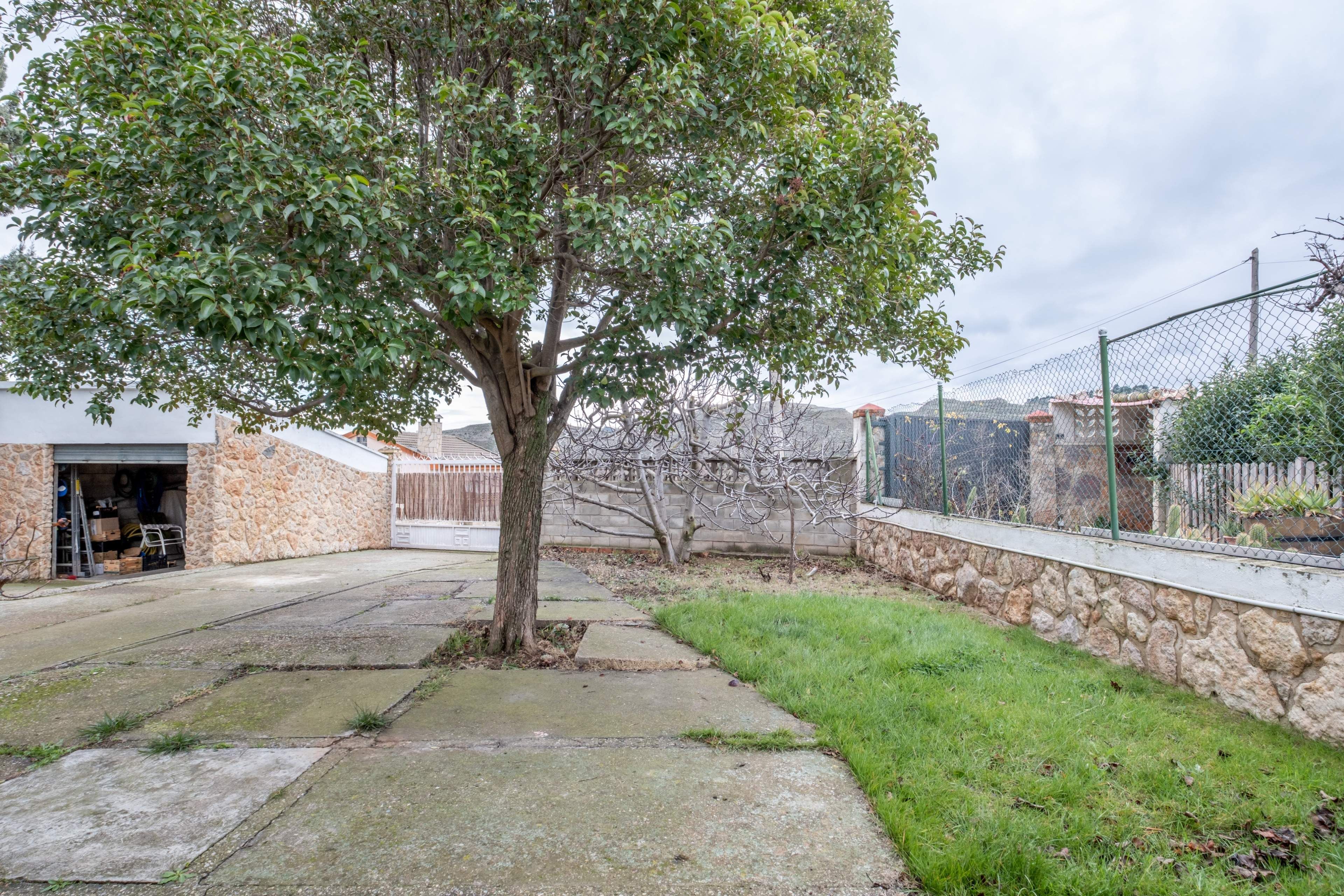 Jardí de Finca rústica en venda en Cadrete amb Moblat