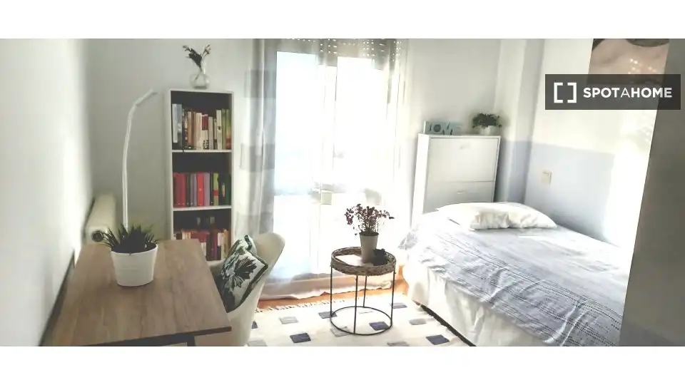 Habitación en Avenida Europa
