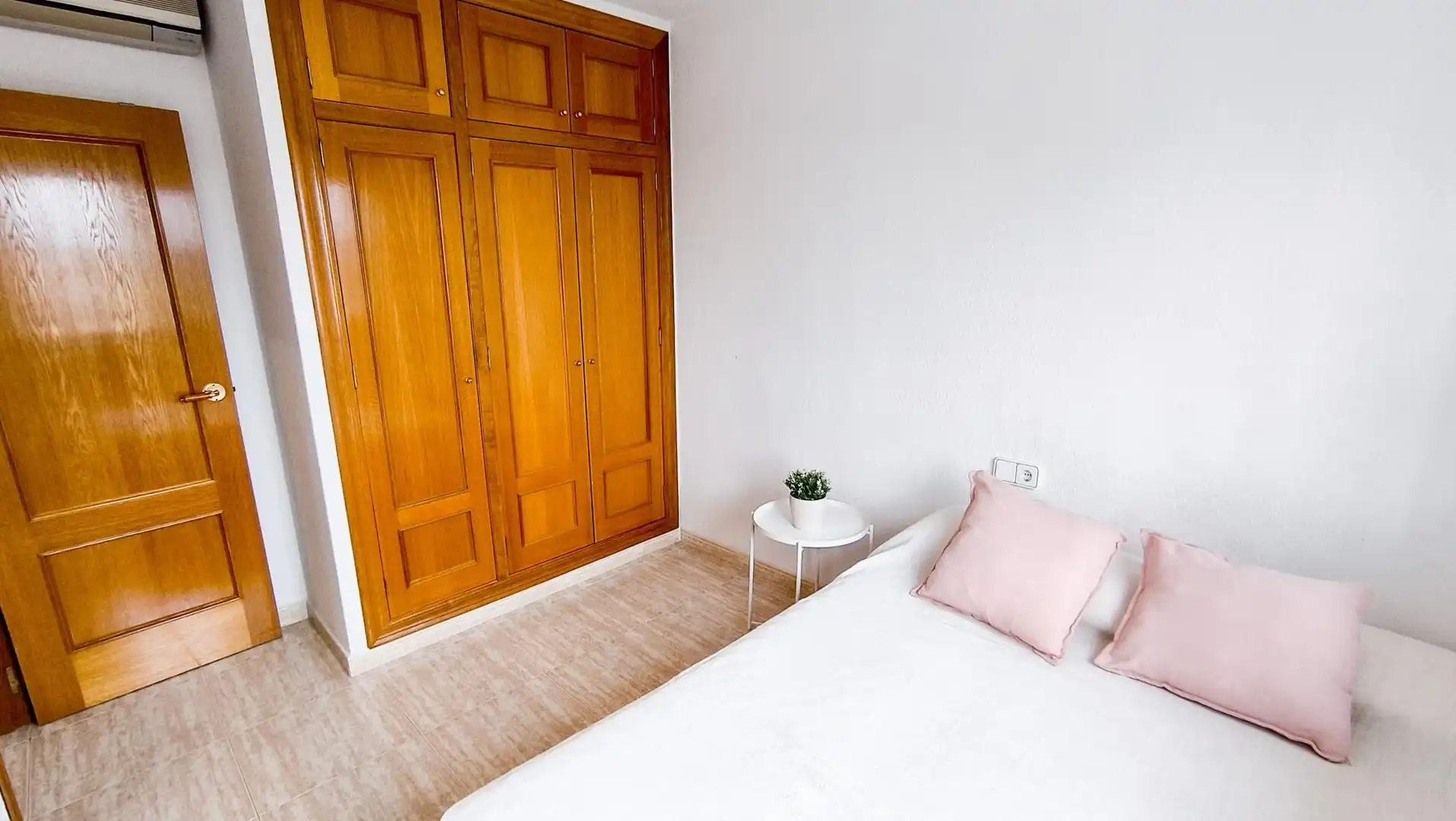 Habitación de Dúplex en venta en Bigastro con Aire acondicionado, Terraza y Piscina comunitaria