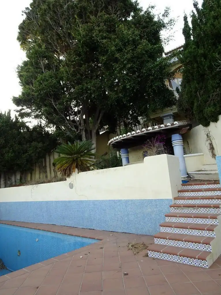 Vista exterior de Casa o xalet en venda en Almuñécar amb Jardí privat, Terrassa i Piscina