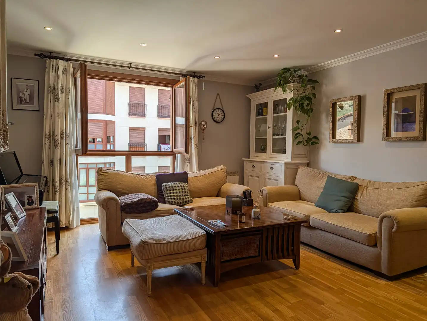 Wohnzimmer von Wohnungen zum Verkauf in Ezcaray mit Heizung, Abstellraum und Möbliert