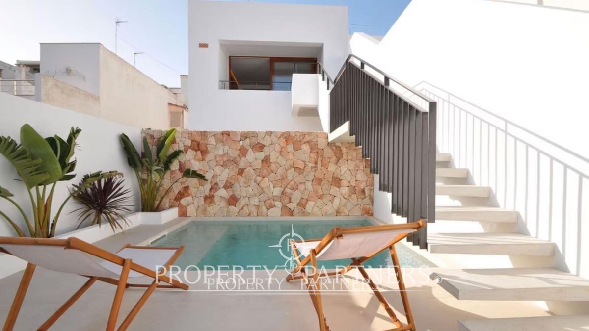 Vista exterior de Casa adosada en venda en Ciutadella de Menorca amb Aire condicionat, Calefacció i Jardí privat