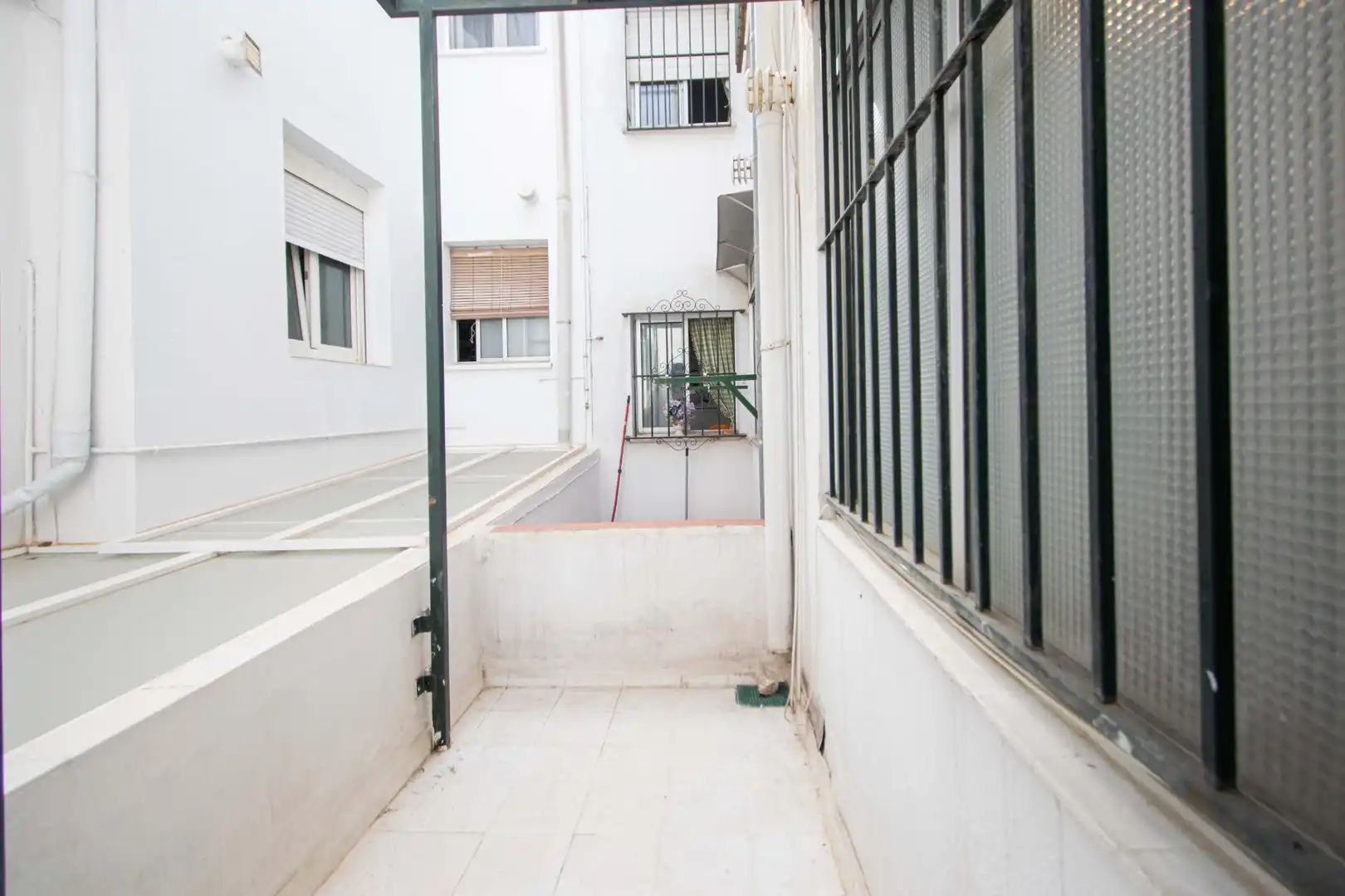Vista exterior de Casa adosada en venda en Tomares amb Terrassa i Traster