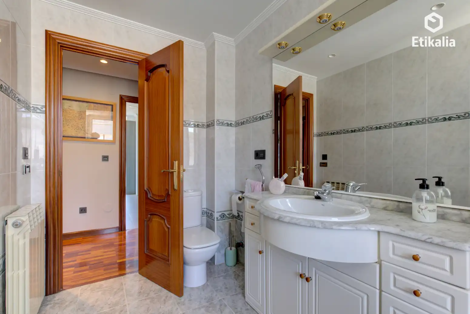Bany de Pis en venda en Vitoria - Gasteiz amb Calefacció, Traster i Moblat