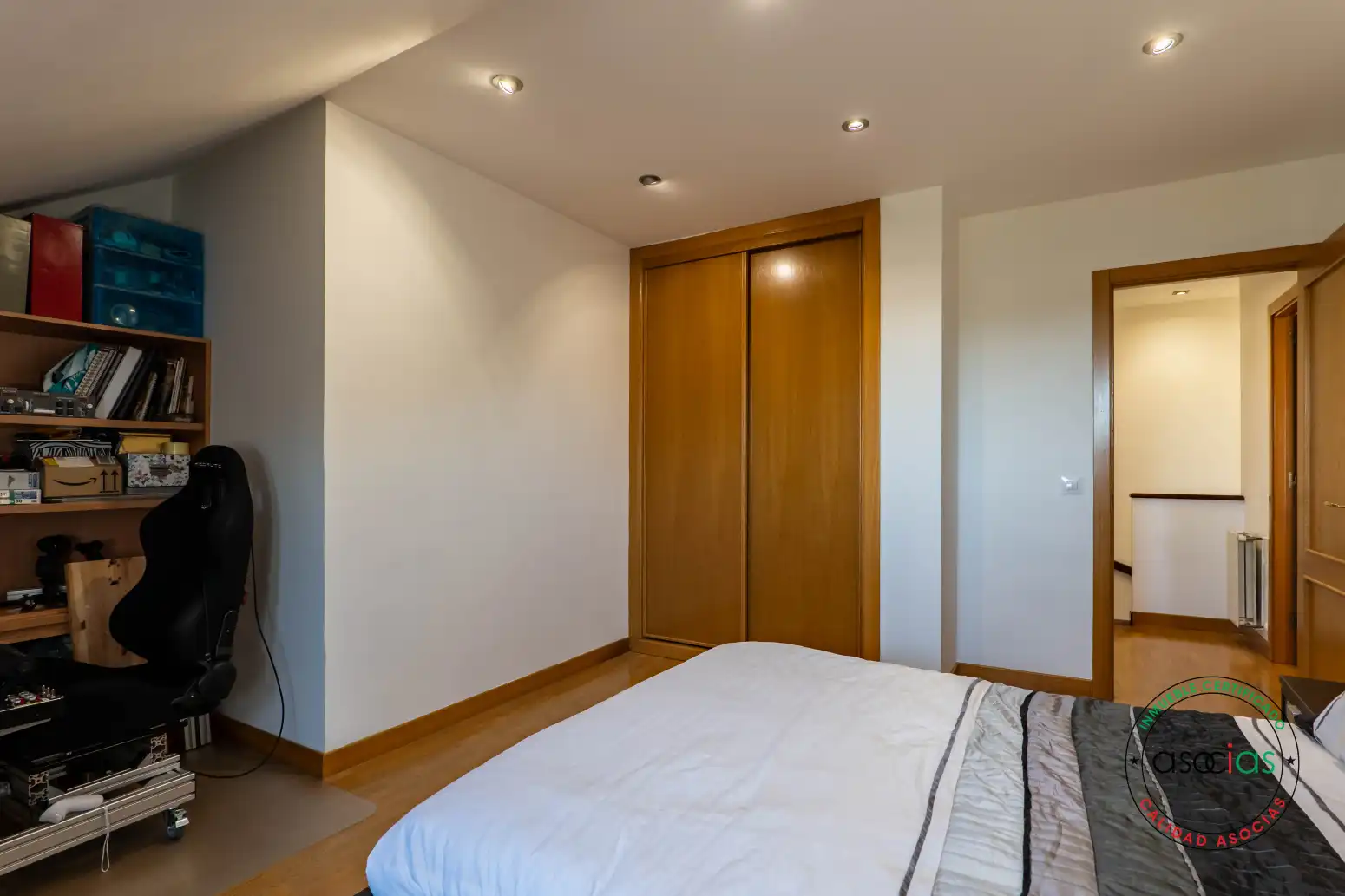 Habitación de Piso en venta en Gijón  con Calefacción, Parquet y Trastero