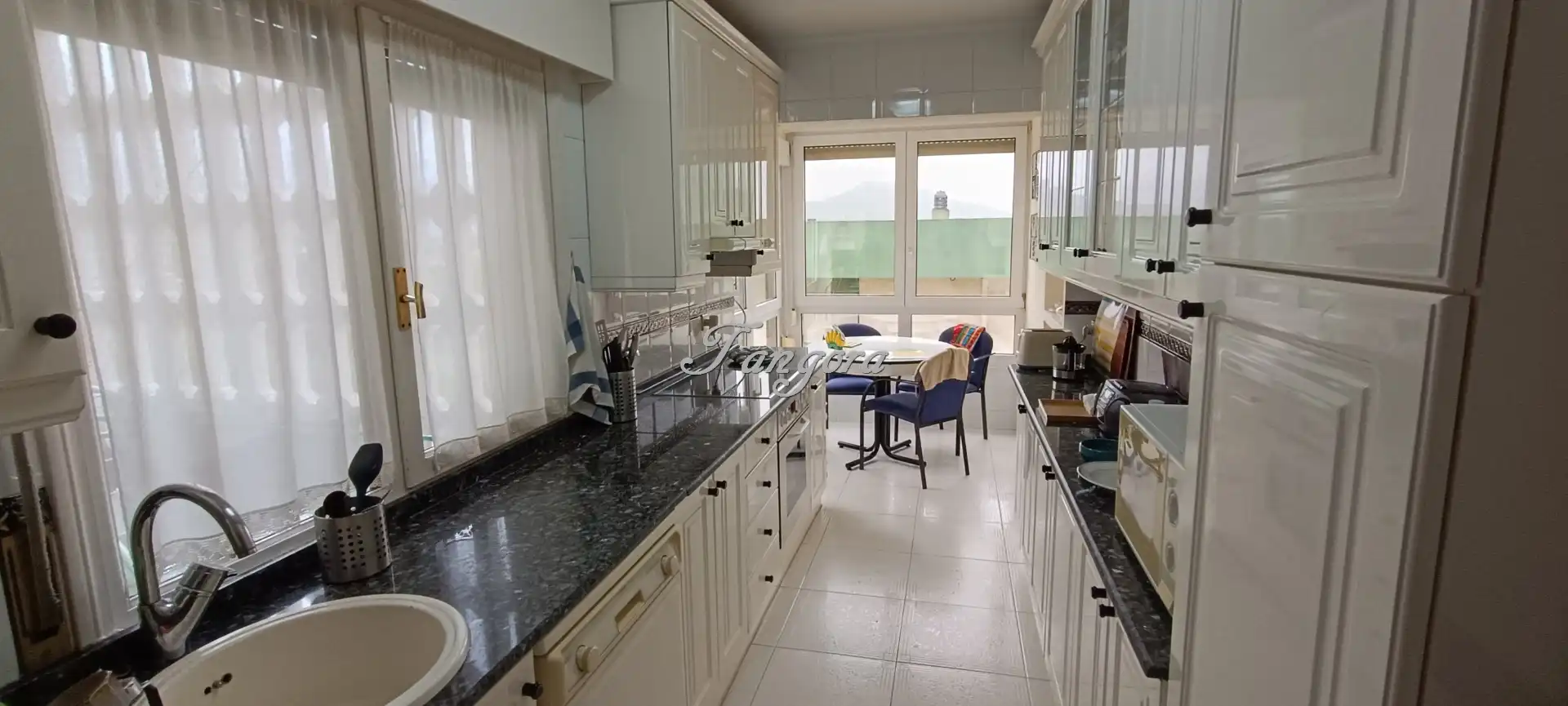 Cuina de Pis en venda en Leioa amb Calefacció, Parquet i Forn