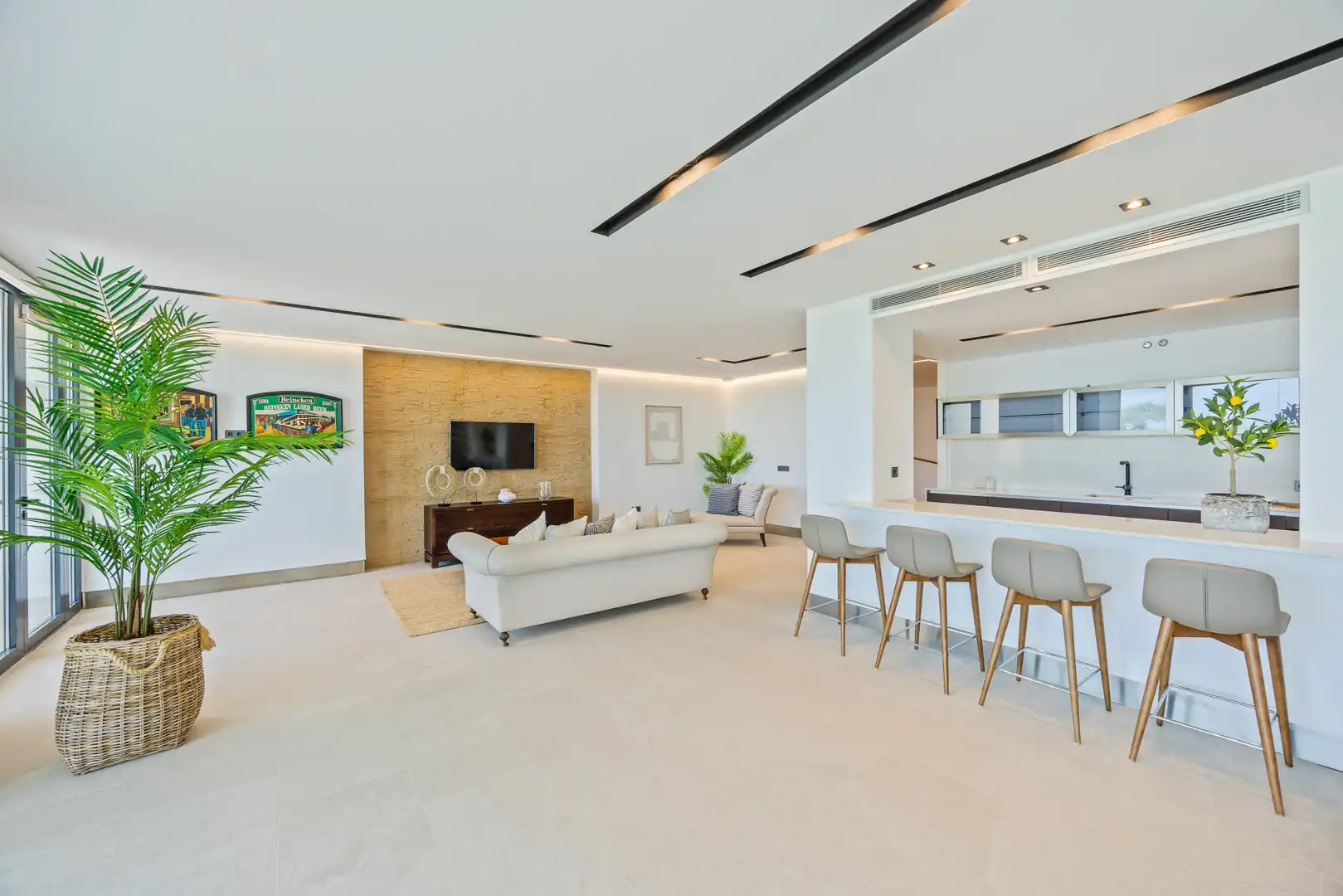 Sala de estar de Casa o chalet en venta en Sotogrande con Aire acondicionado, Calefacción y Jardín privado